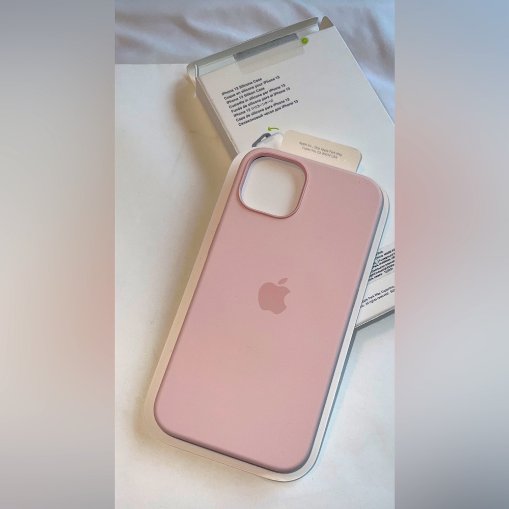 iPhone 13 MagSafe pink silicone case